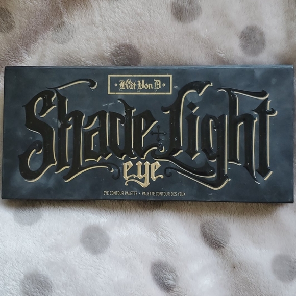 KDV Shade and Light eyeshadow palette - Picture 2 of 2